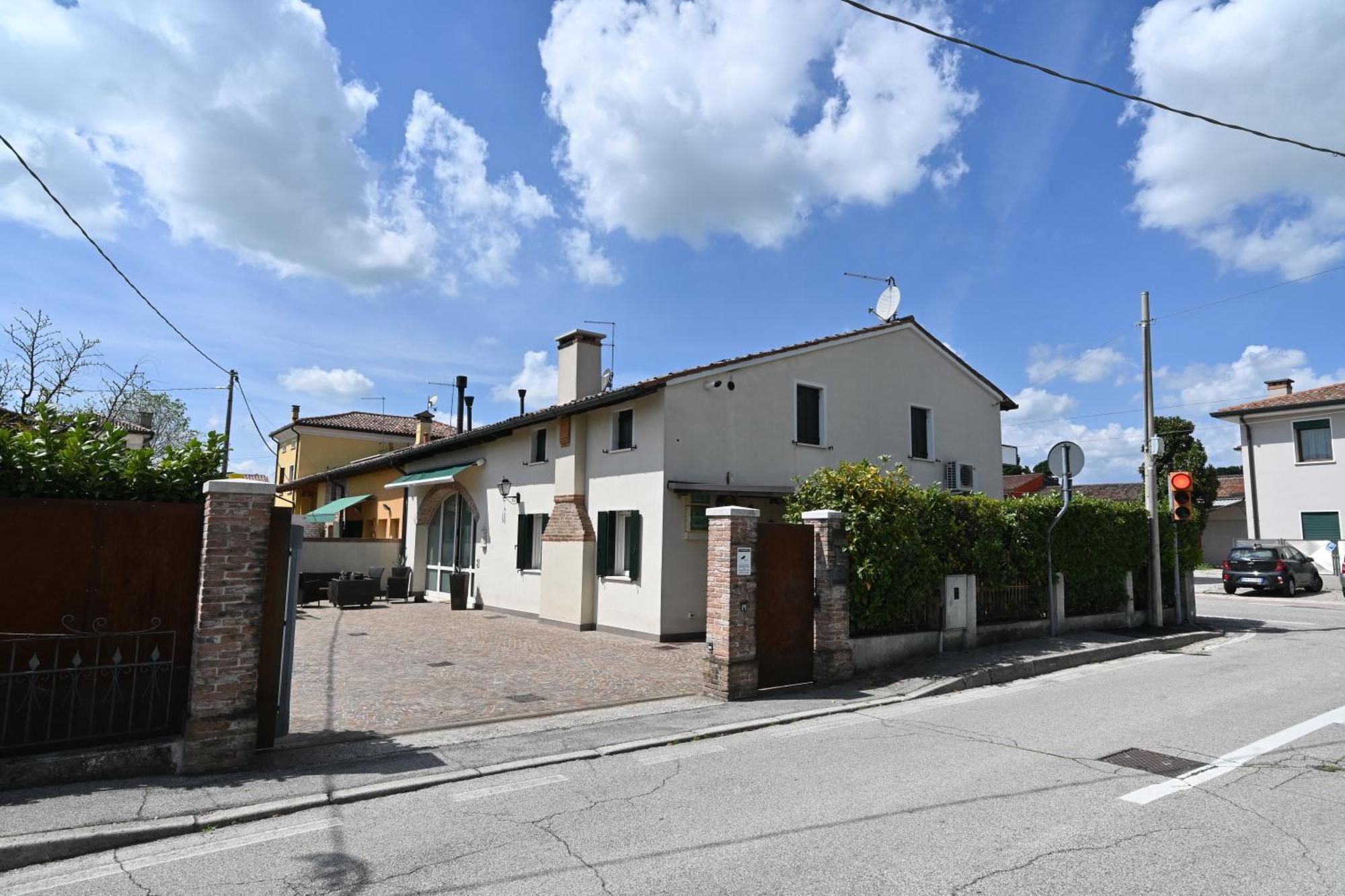 Ca Centosa Artistic House Villa Storica Ristrutturata Con Patio E Giardino Читтаделла Экстерьер фото