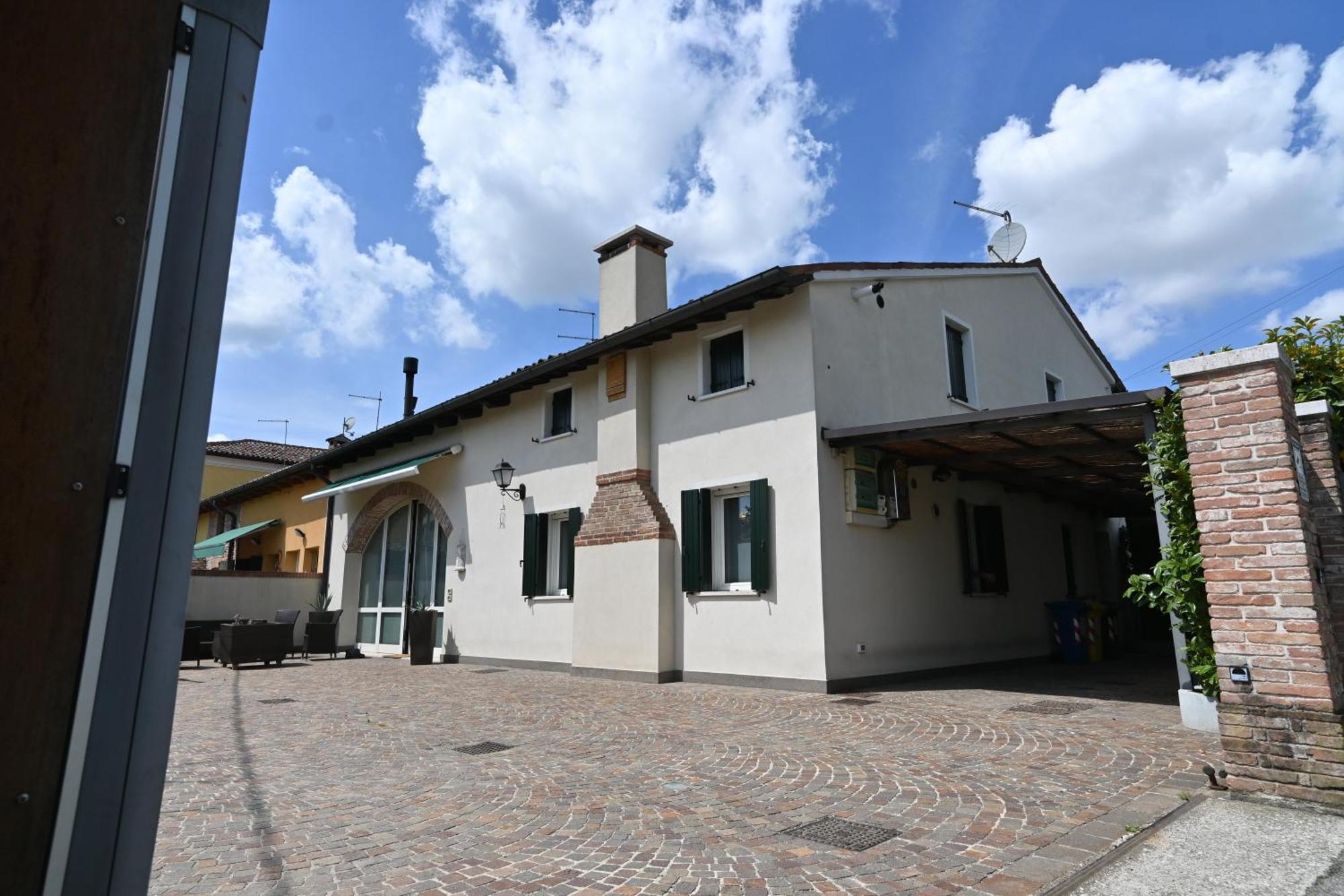 Ca Centosa Artistic House Villa Storica Ristrutturata Con Patio E Giardino Читтаделла Экстерьер фото